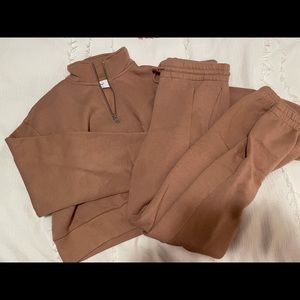 TNA sweatsuit in honey beige